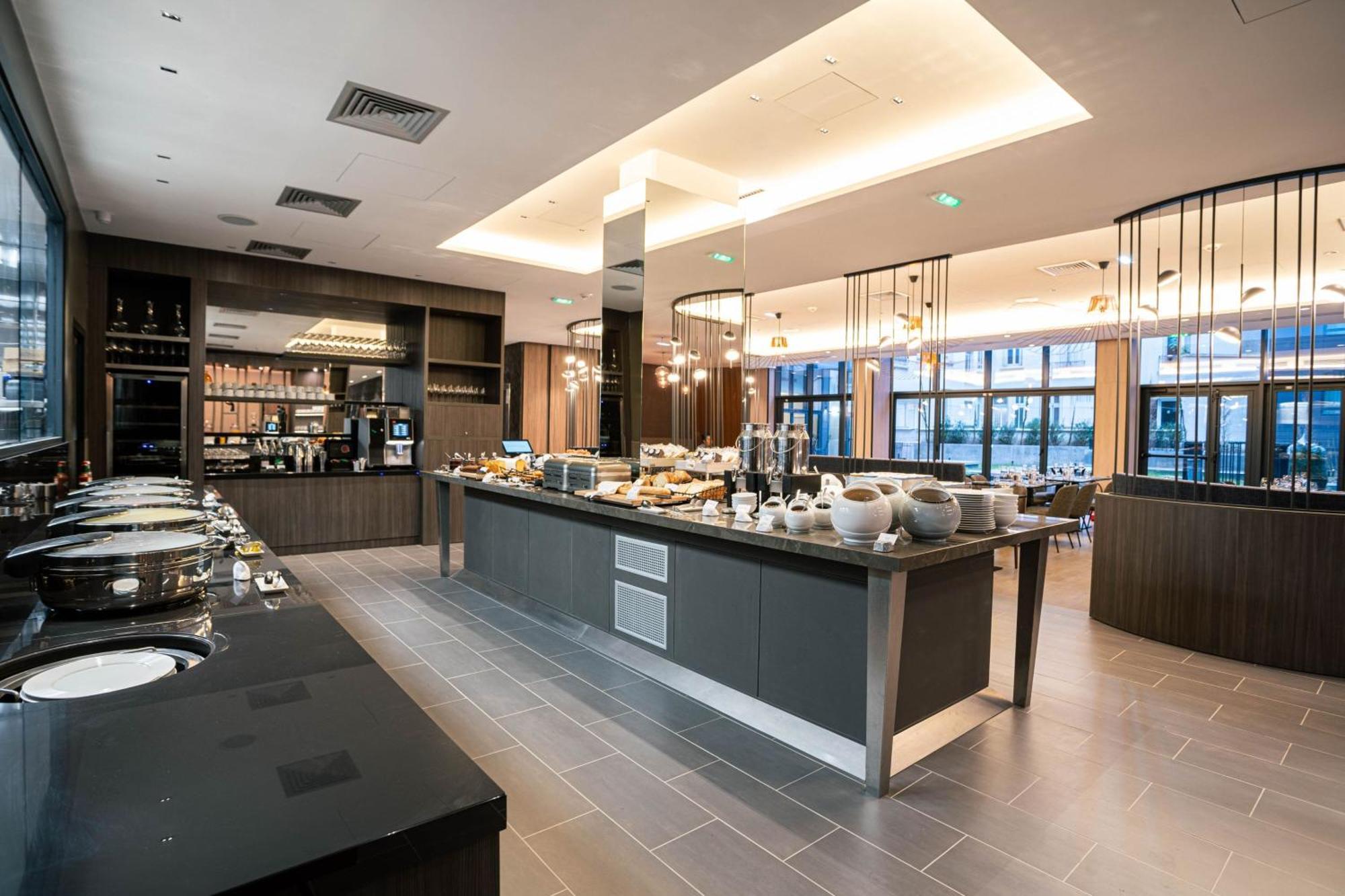 Courtyard By Marriott Paris Porte De Versailles Иси-ле-Мулино Екстериор снимка