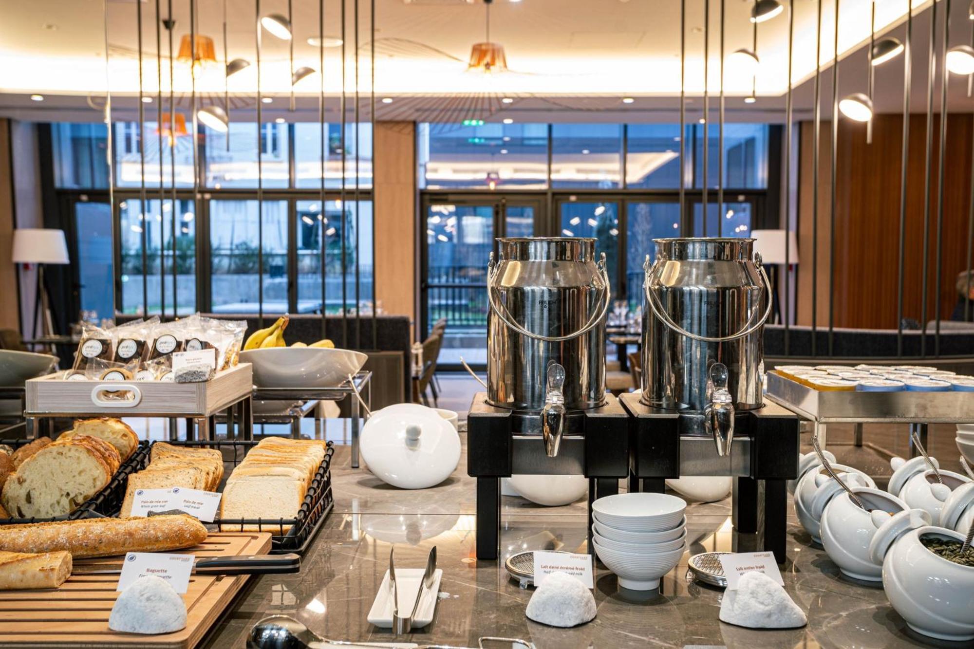 Courtyard By Marriott Paris Porte De Versailles Иси-ле-Мулино Екстериор снимка