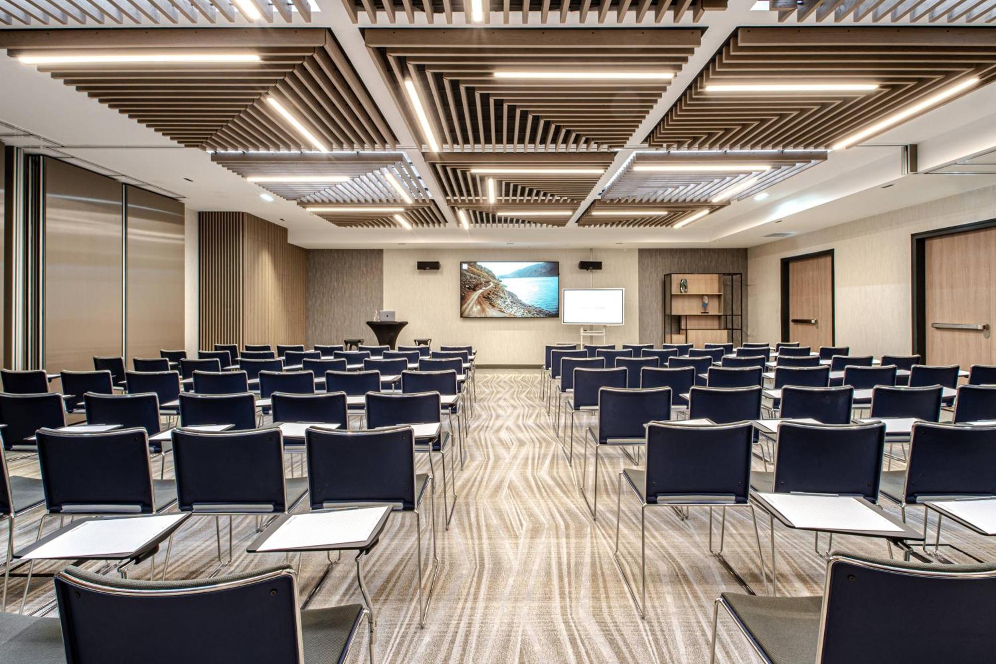 Courtyard By Marriott Paris Porte De Versailles Иси-ле-Мулино Екстериор снимка
