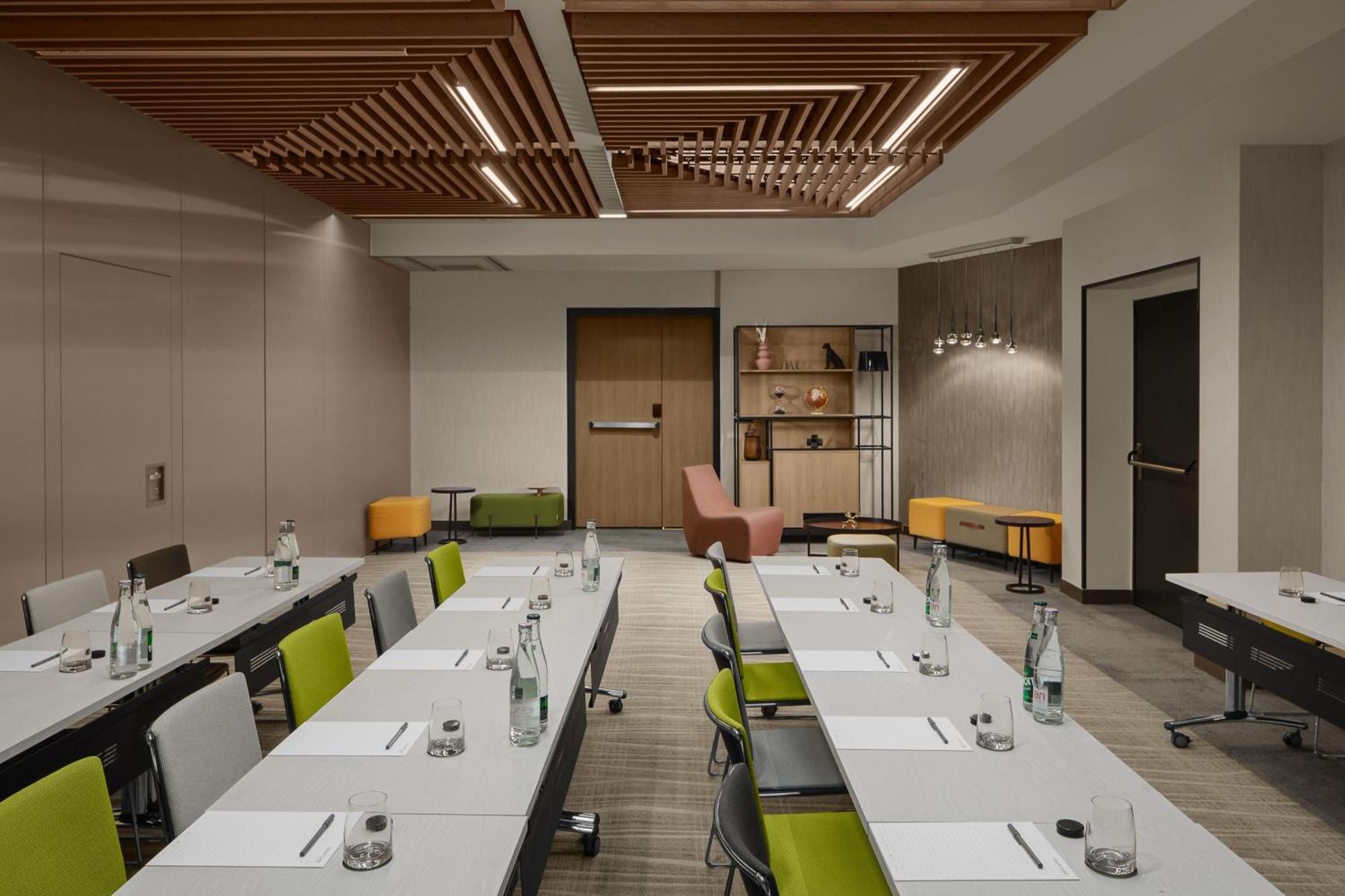 Courtyard By Marriott Paris Porte De Versailles Иси-ле-Мулино Екстериор снимка