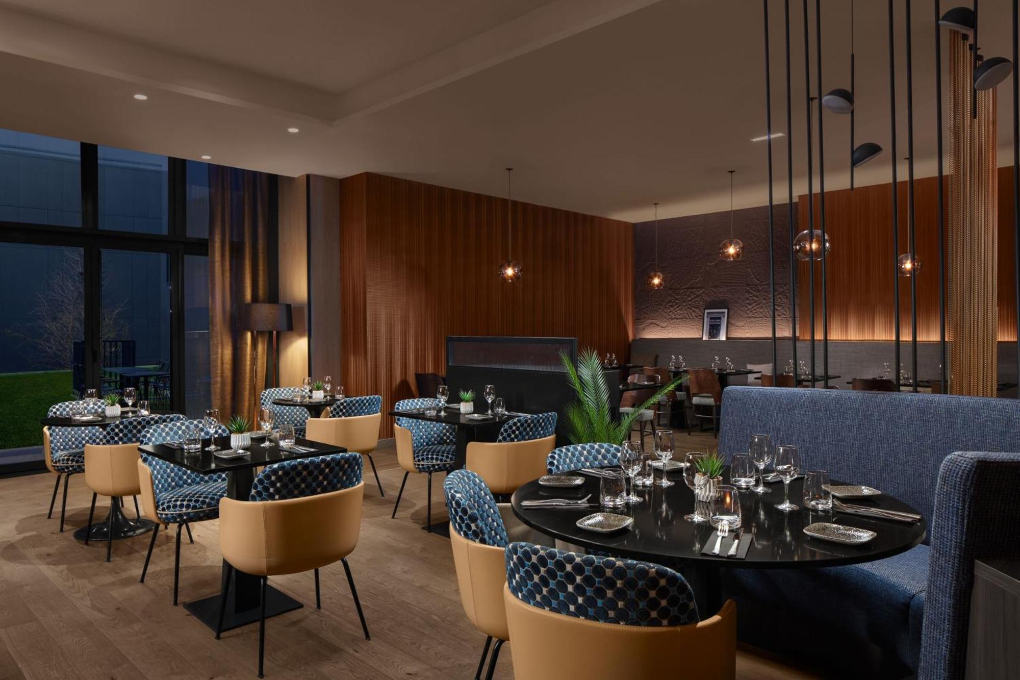 Courtyard By Marriott Paris Porte De Versailles Иси-ле-Мулино Екстериор снимка