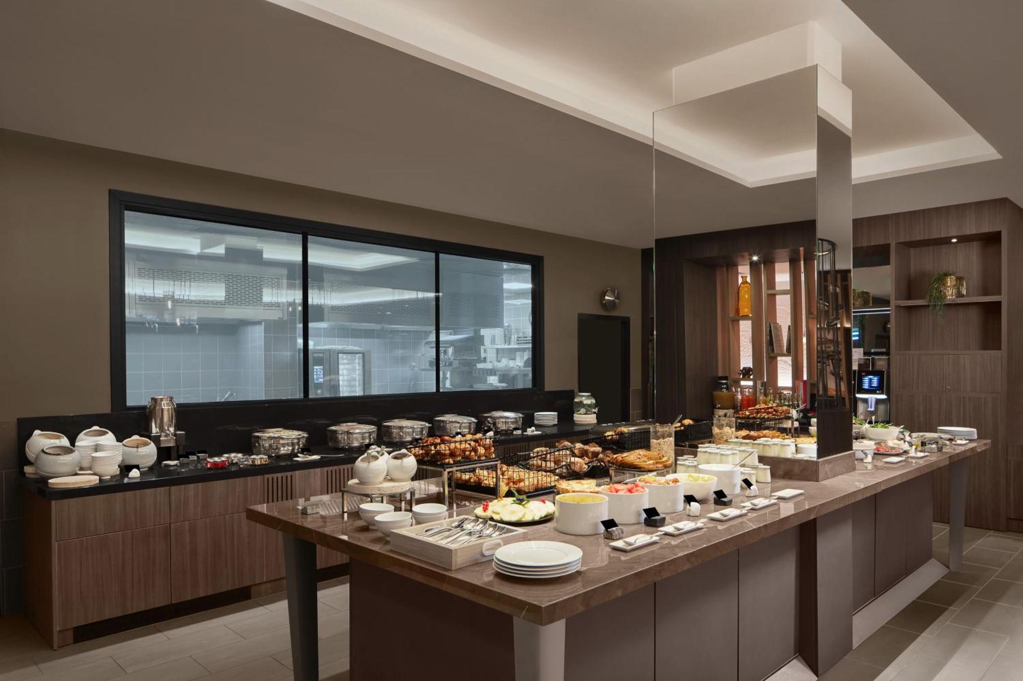 Courtyard By Marriott Paris Porte De Versailles Иси-ле-Мулино Екстериор снимка