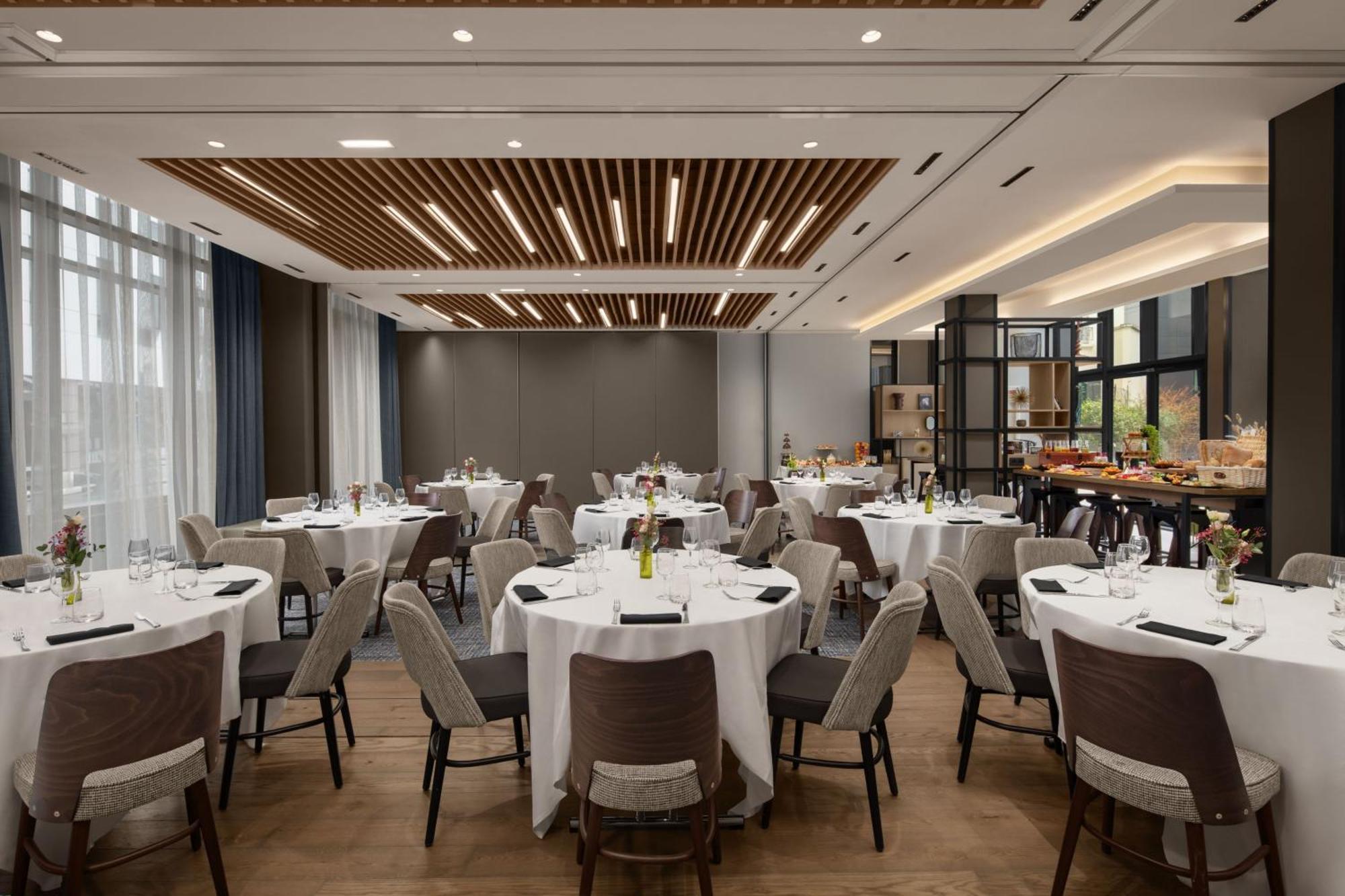 Courtyard By Marriott Paris Porte De Versailles Иси-ле-Мулино Екстериор снимка