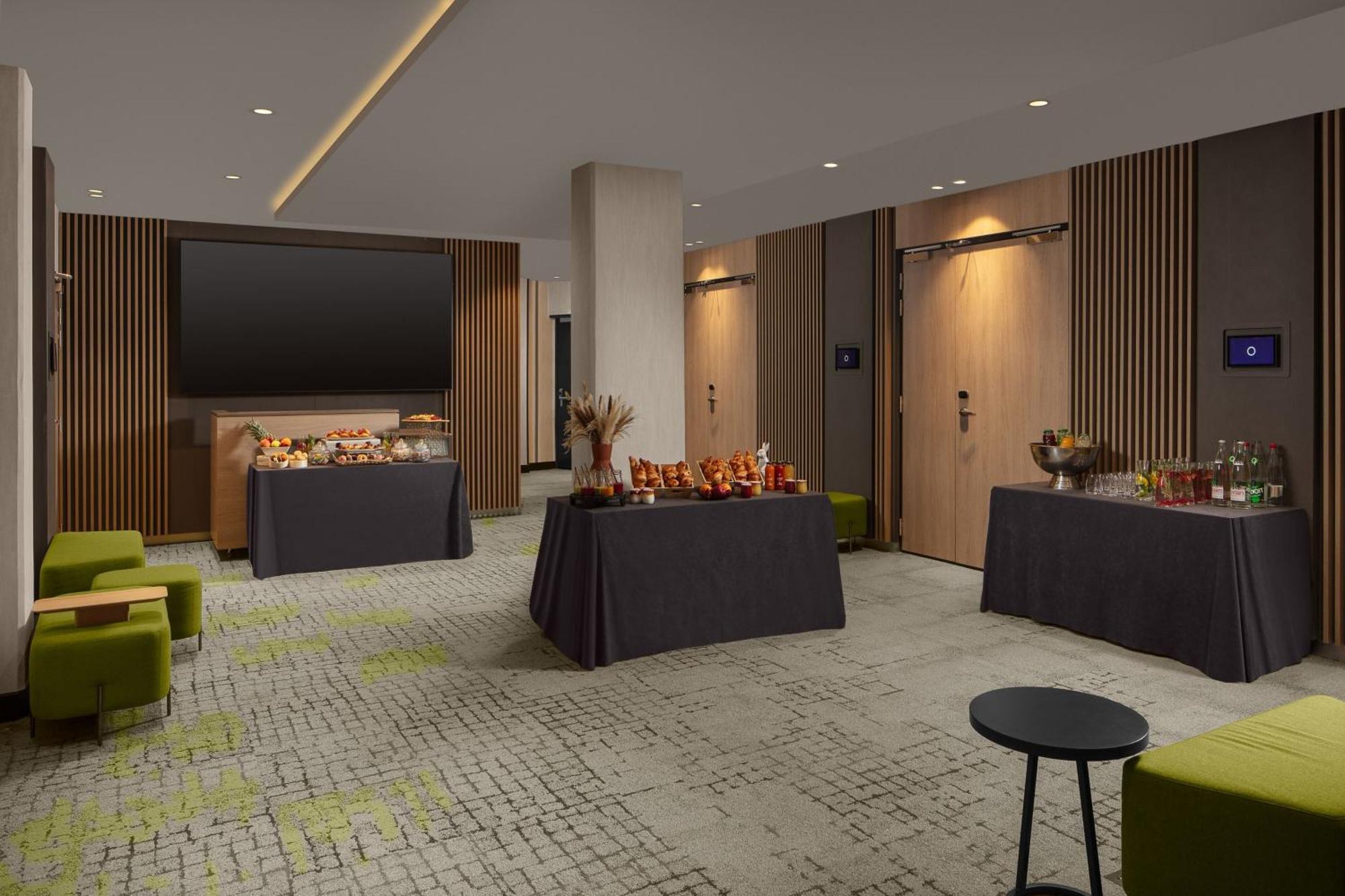 Courtyard By Marriott Paris Porte De Versailles Иси-ле-Мулино Екстериор снимка