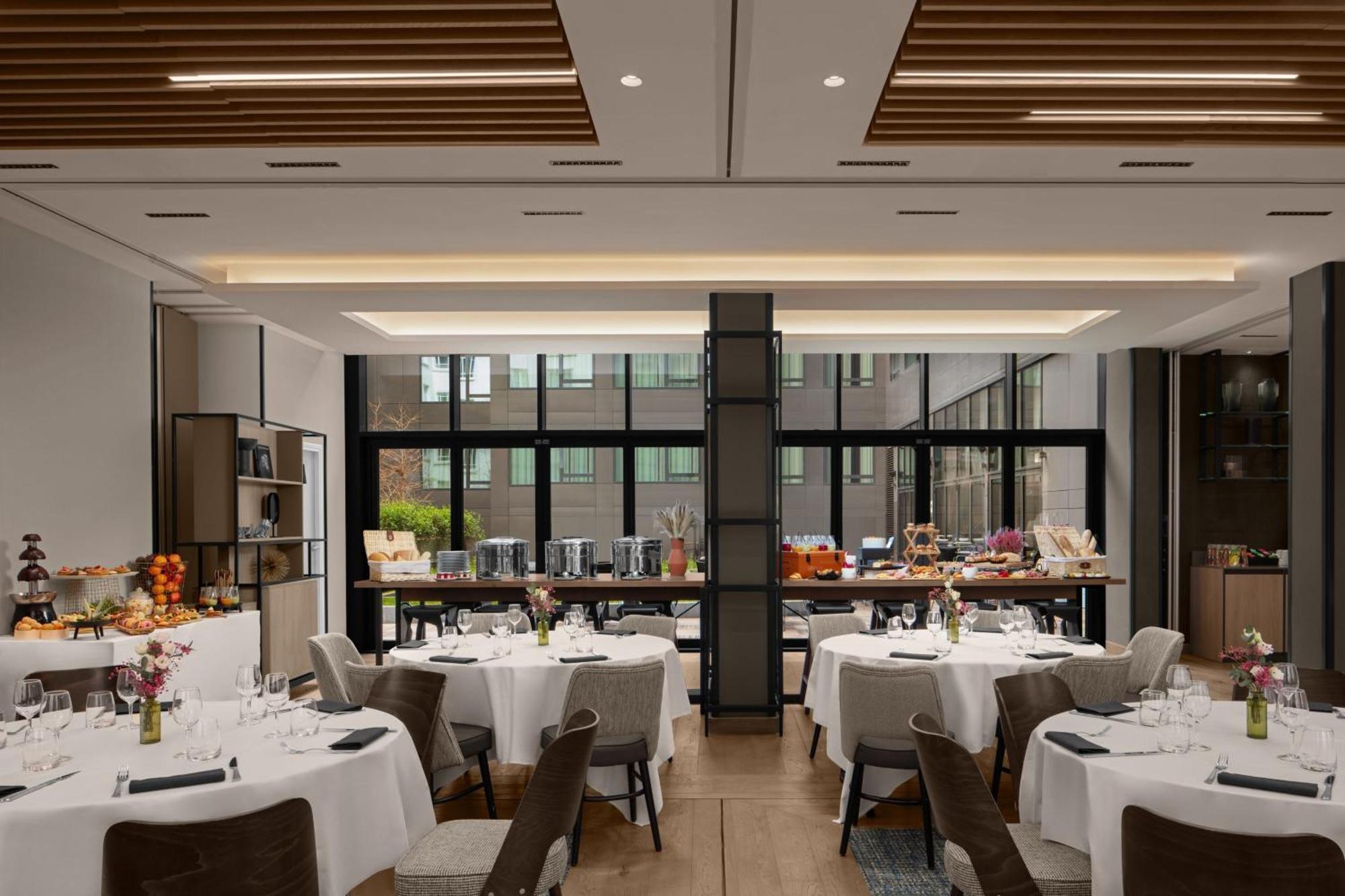 Courtyard By Marriott Paris Porte De Versailles Иси-ле-Мулино Екстериор снимка