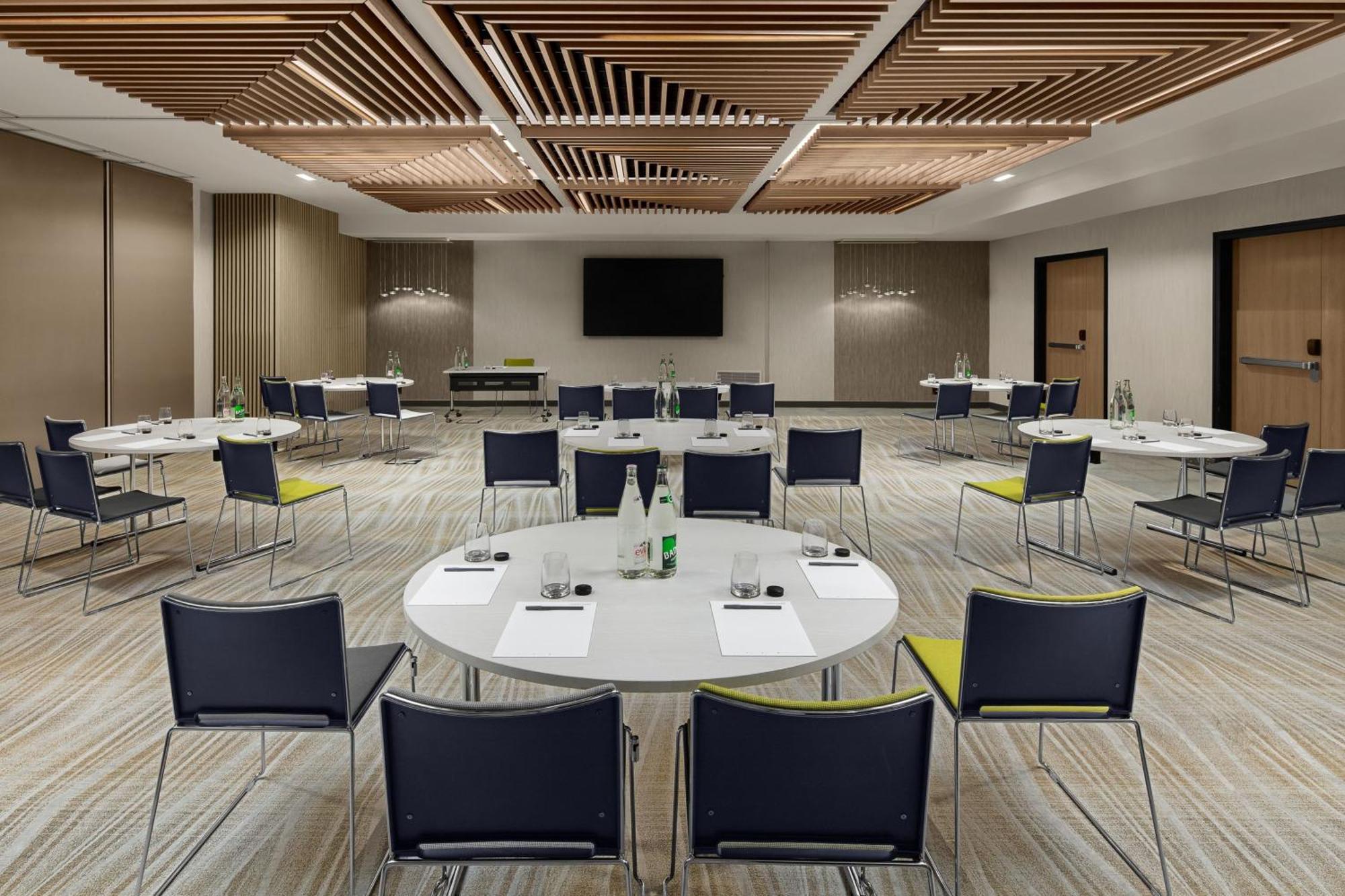 Courtyard By Marriott Paris Porte De Versailles Иси-ле-Мулино Екстериор снимка
