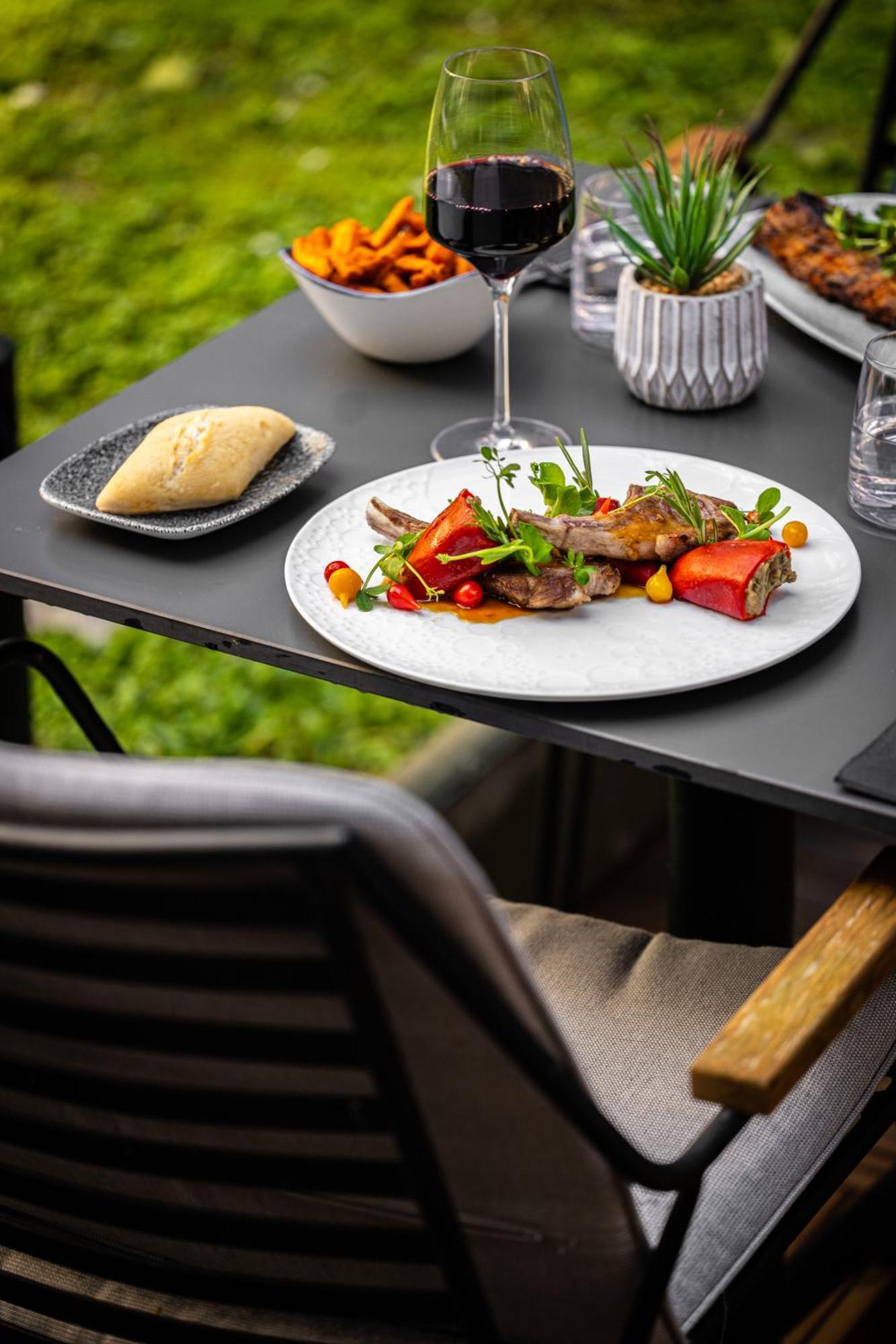 Courtyard By Marriott Paris Porte De Versailles Иси-ле-Мулино Екстериор снимка