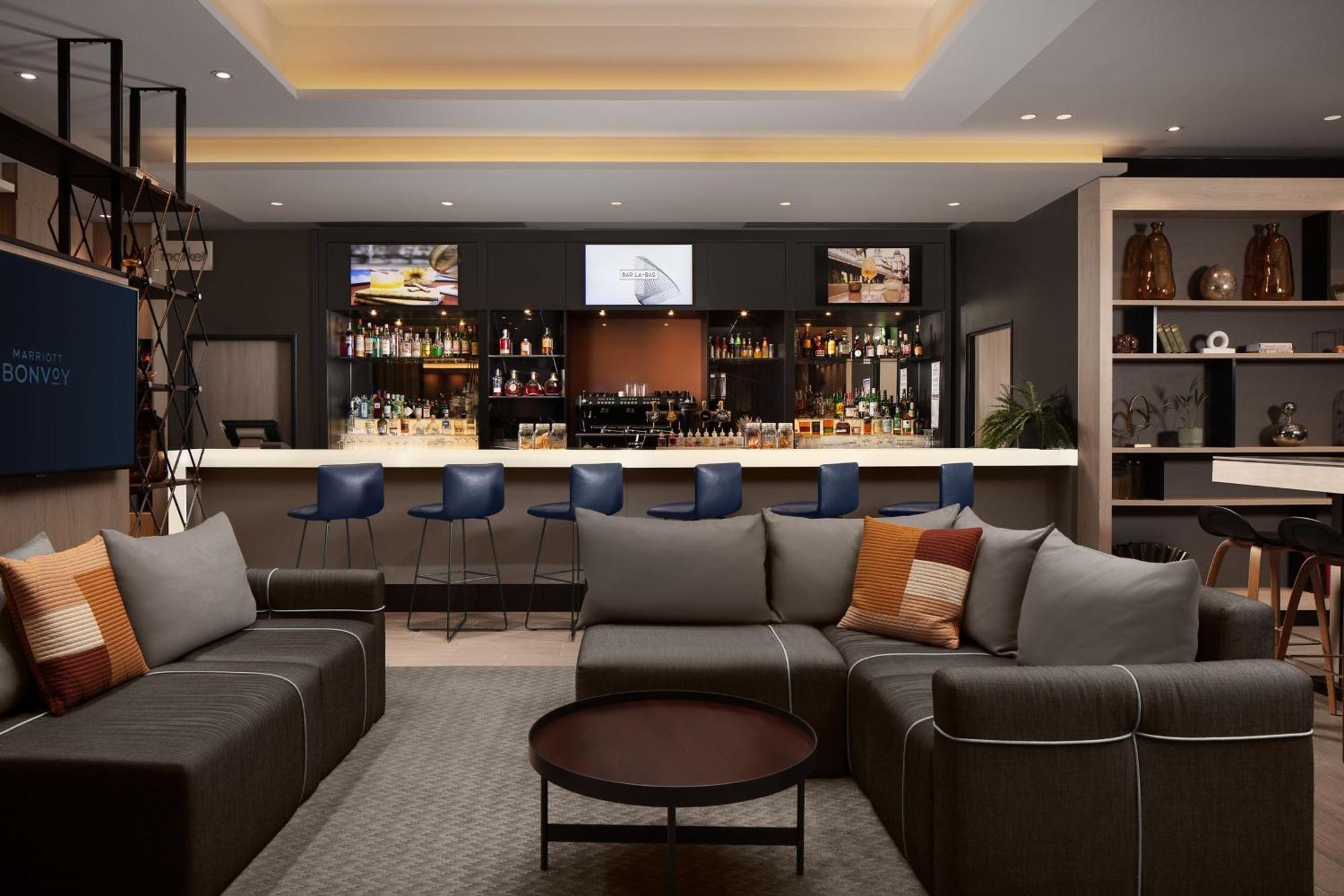 Courtyard By Marriott Paris Porte De Versailles Иси-ле-Мулино Екстериор снимка