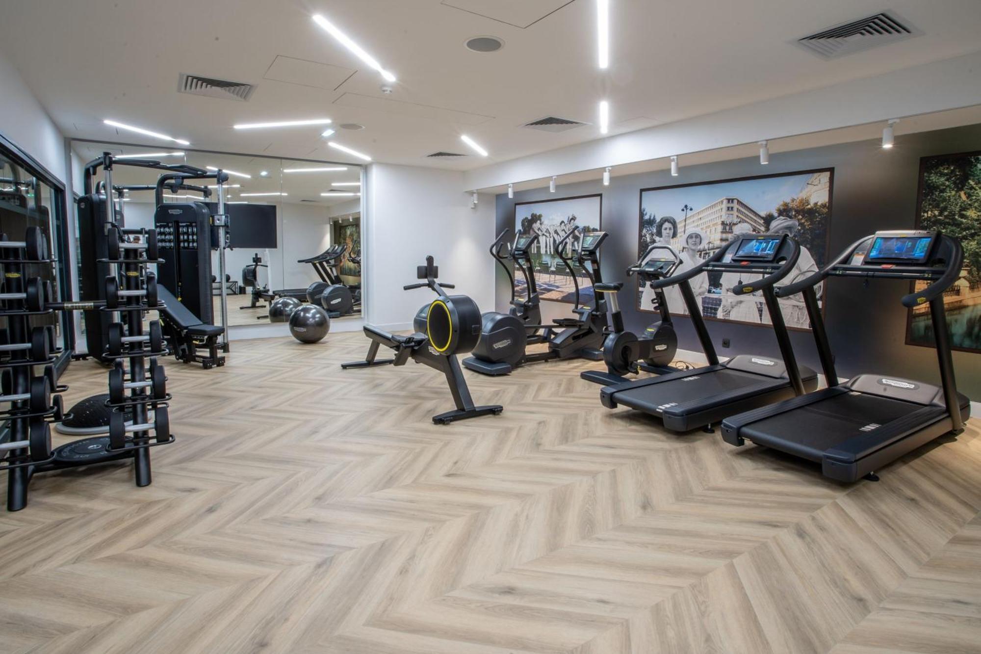 Courtyard By Marriott Paris Porte De Versailles Иси-ле-Мулино Екстериор снимка