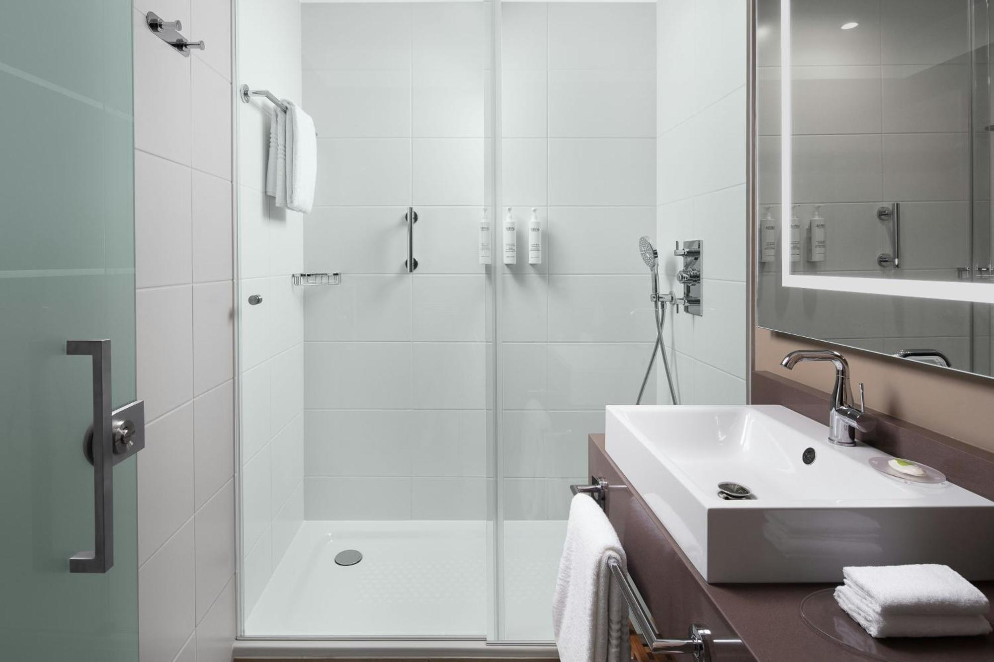 Courtyard By Marriott Paris Porte De Versailles Иси-ле-Мулино Екстериор снимка