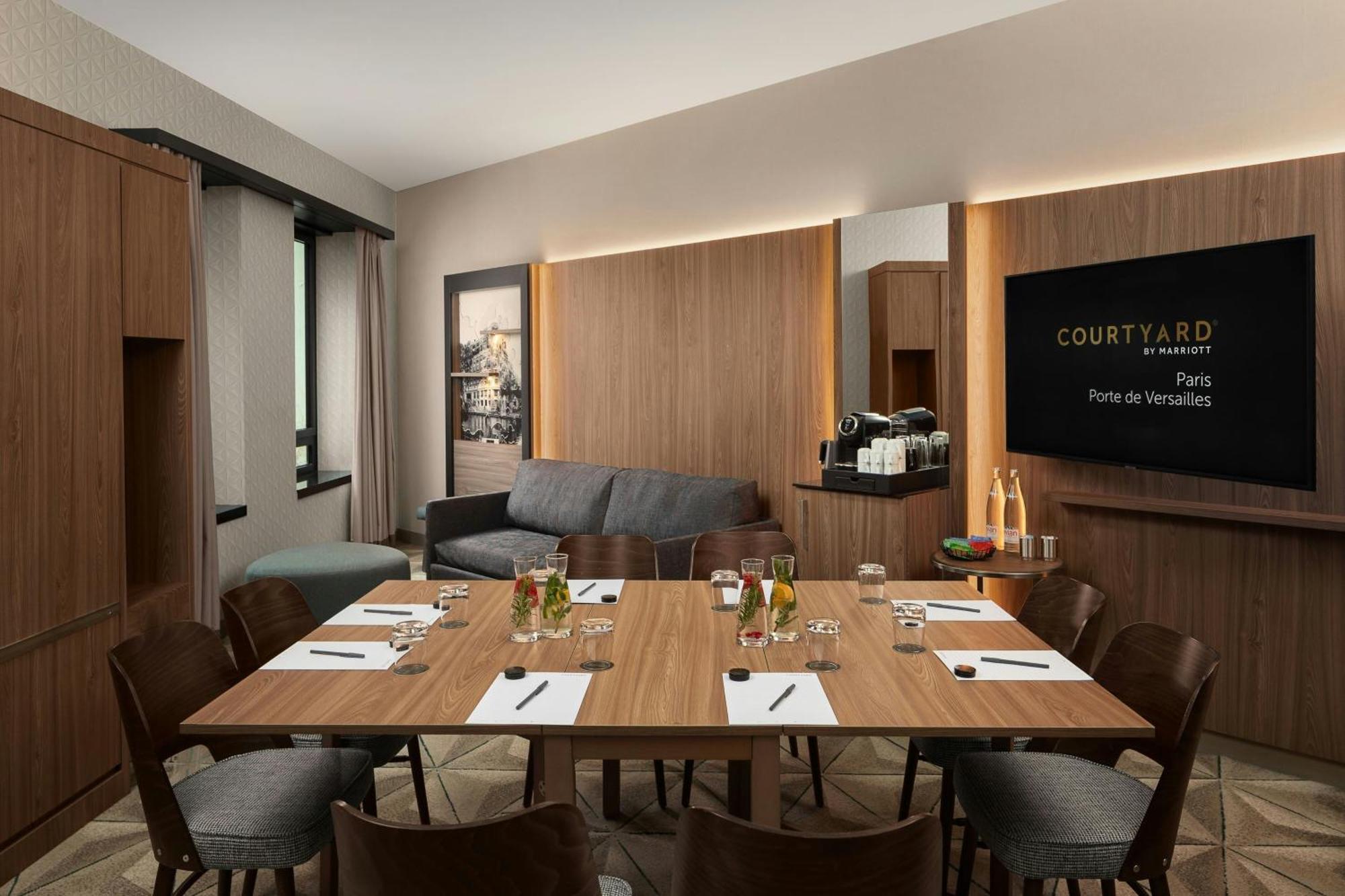 Courtyard By Marriott Paris Porte De Versailles Иси-ле-Мулино Екстериор снимка