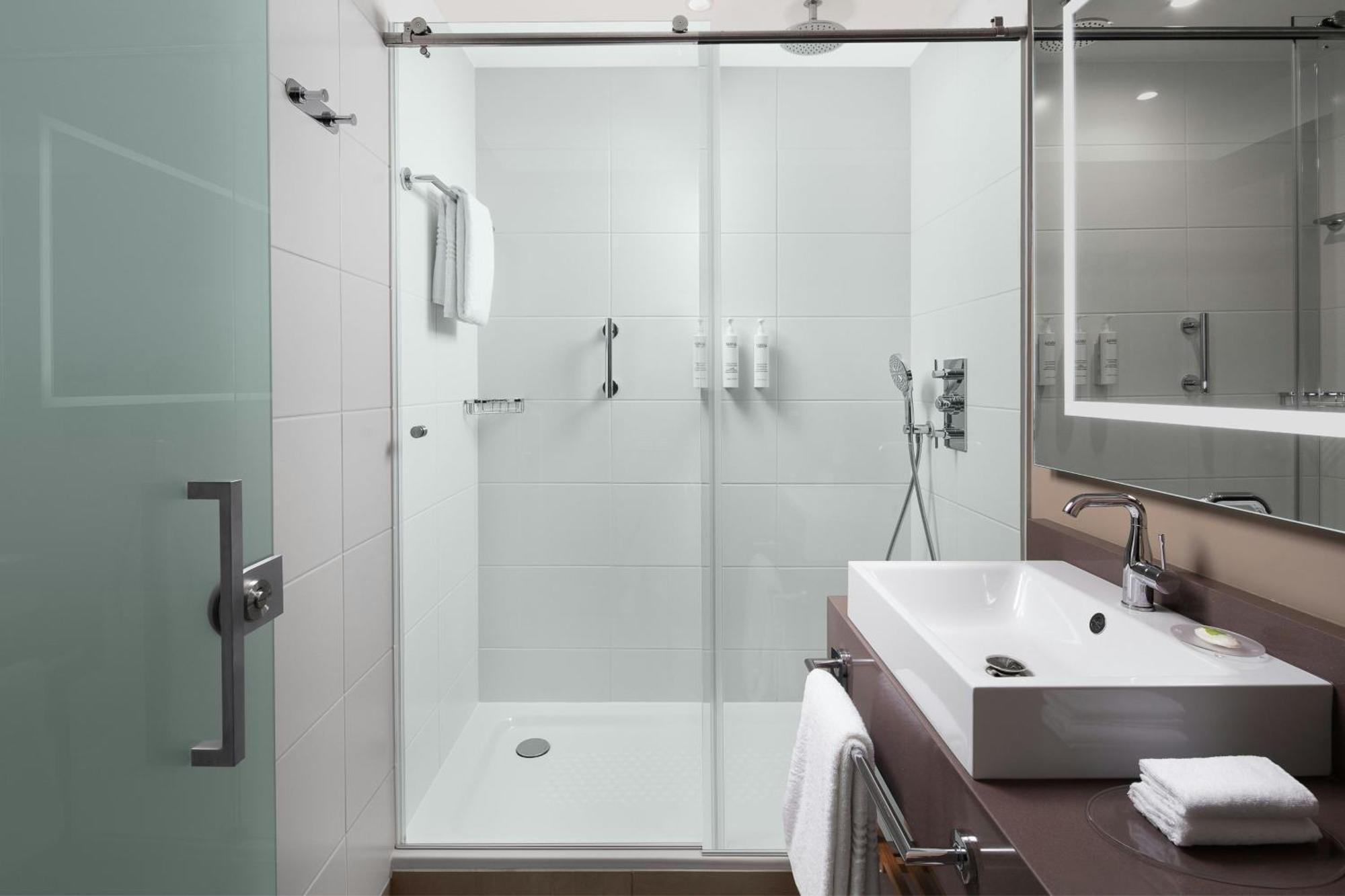 Courtyard By Marriott Paris Porte De Versailles Иси-ле-Мулино Екстериор снимка