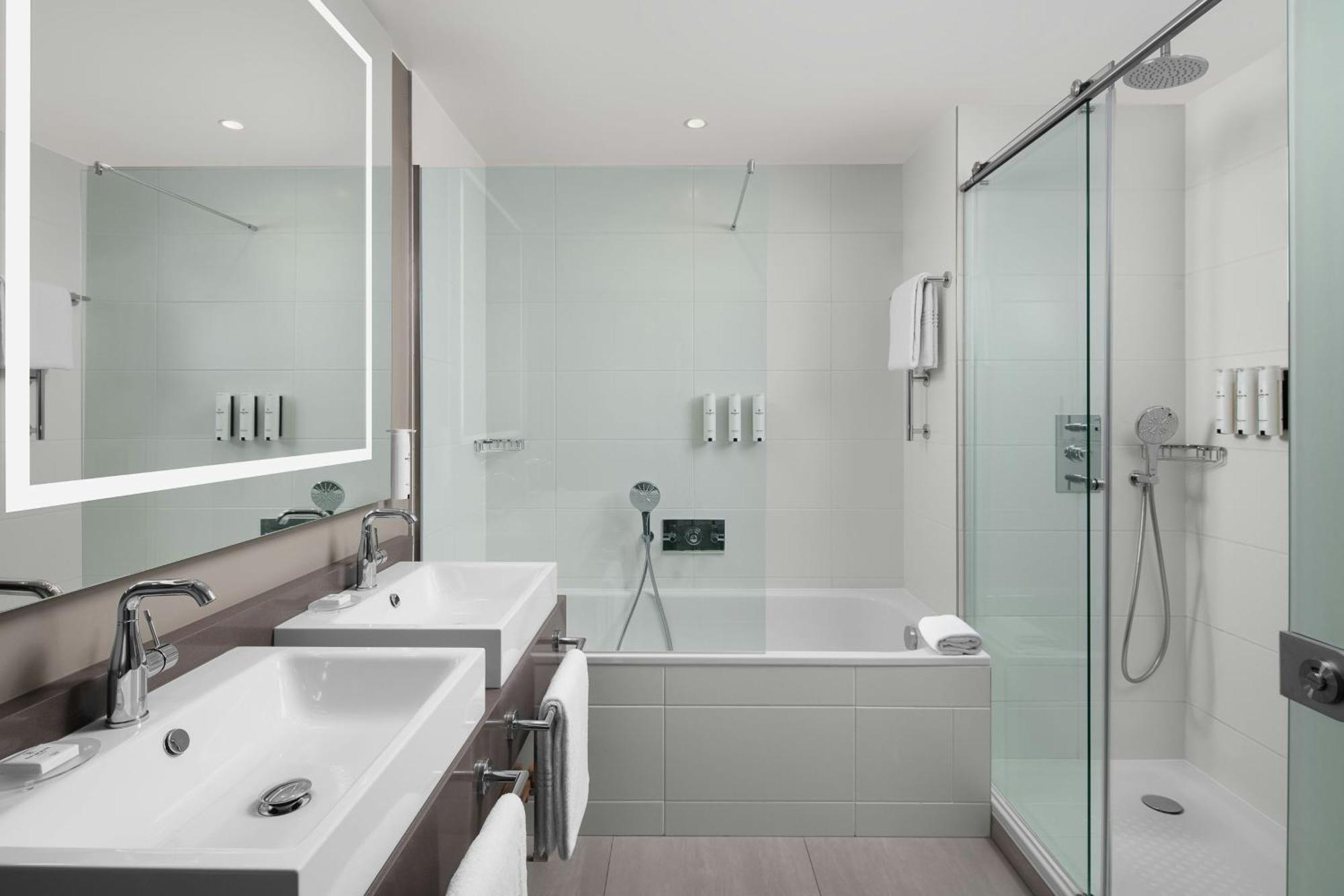 Courtyard By Marriott Paris Porte De Versailles Иси-ле-Мулино Екстериор снимка